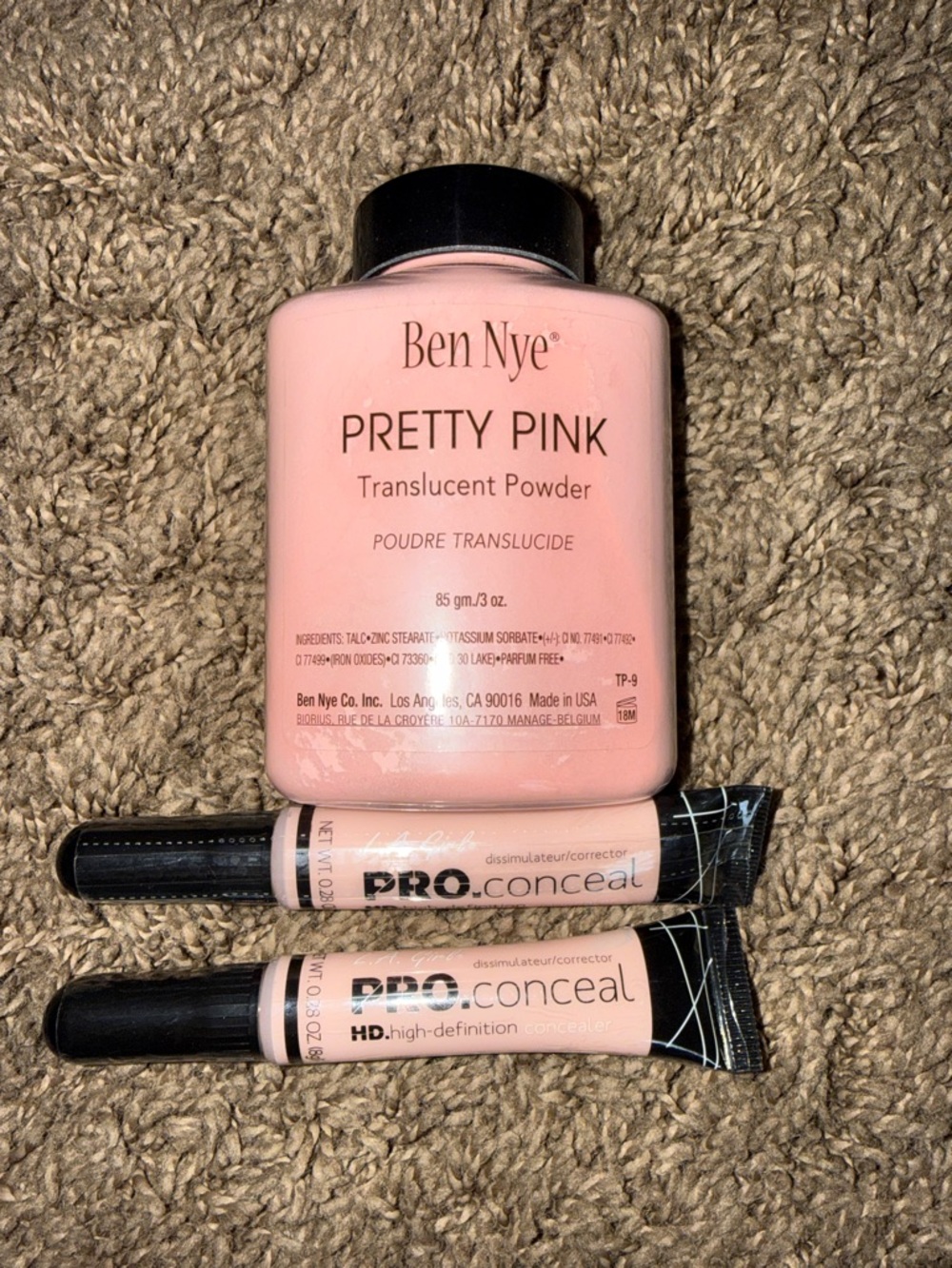 Ben Nye Pretty Pink Translucent Powder with  2 LA girl Pink Pro Conceal Tubes